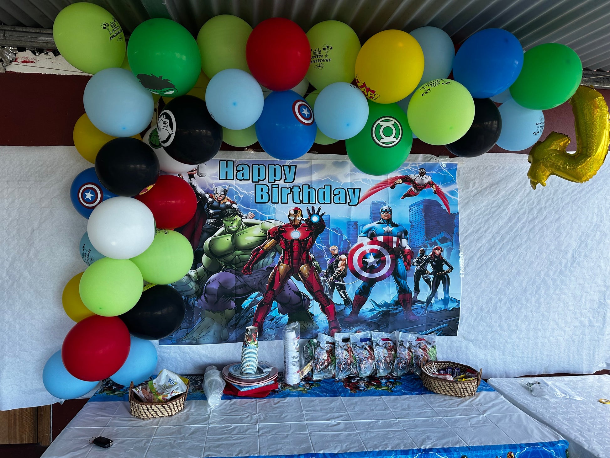 Kit déco à thème - Avengers Run Festif 974