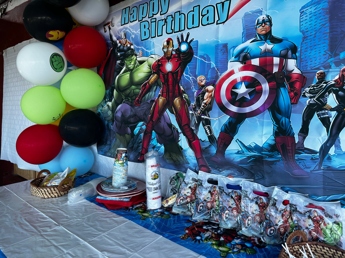 Kit déco à thème - Avengers Run Festif 974